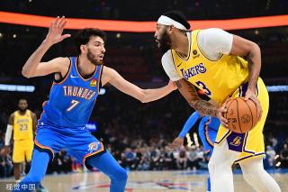 强后防线的 强后防线的